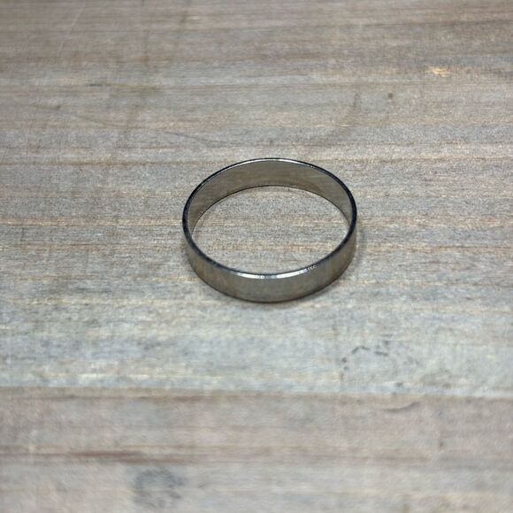 New! Stackable Fashion Wide Band Silver Tone Ring Size 6.5 Costume Jewelry Hypo - Picture 3 of 5